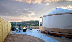 Yurt Overlook #5 with AC and Private Bath 2 Kings